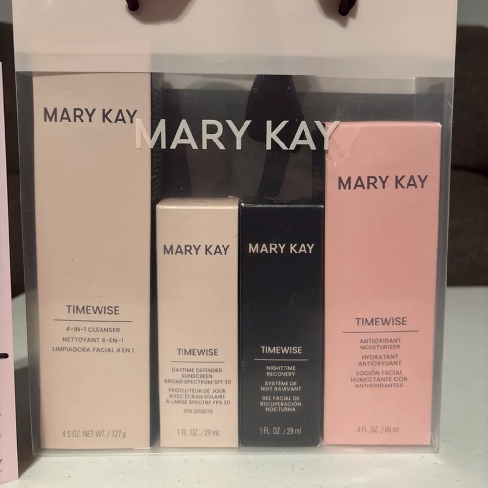 Mary Kay TimeWise Skincare Set - Cream and Pink